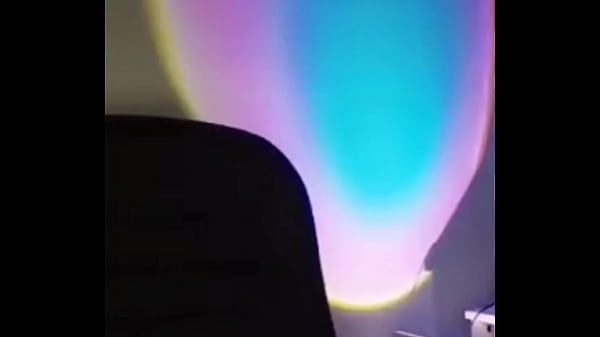 linda modelo mostrando seu look