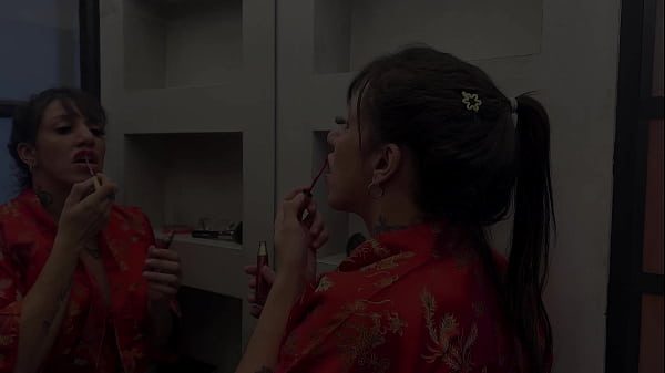 Morena de clitóris grande traindo o futuro marido, com 2 caras