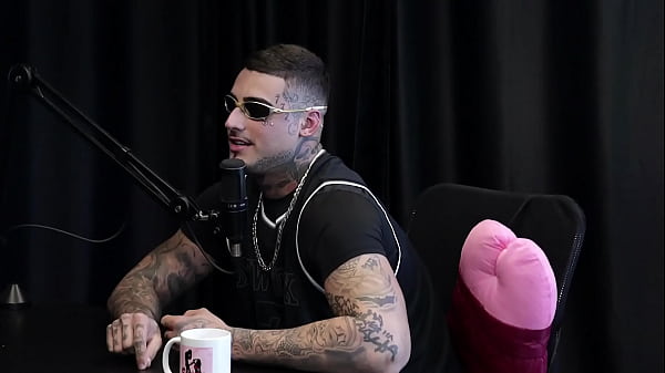 Não seria passivo, mas com transsexual… Fez uma cena com sete homens, pra se destacar tem que ser profissional, e as casadas… – Kylian Cria (WATCH ON: SHEER/RED)