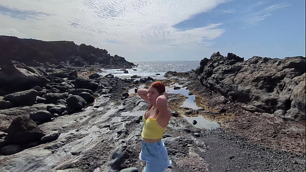 POV: Risky public blowjob, my readhead girlfriend sucks my dick on the beach (DIA ITA)