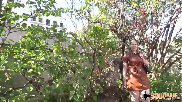 Alice, milf aux gros seins, baise avec deux hommes