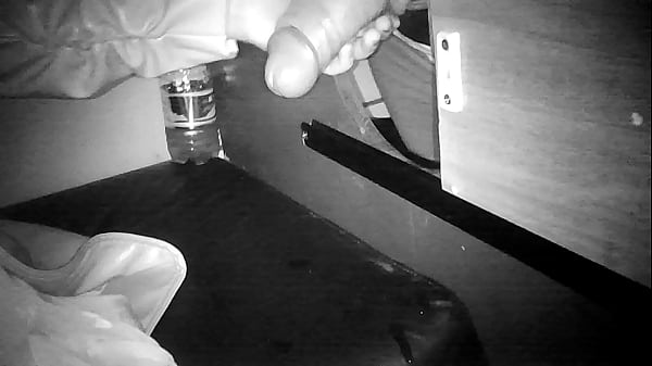 GLORY HOLE – TRANSEI COM UM DOTADO DO PAU GROSSO DENTRO DA CABINE