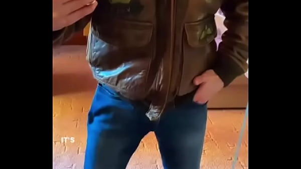 Let me take you back from the 80’s! #leather #gayleather #leathergay #avirex #vintage #meninleather #leatherman #leath …