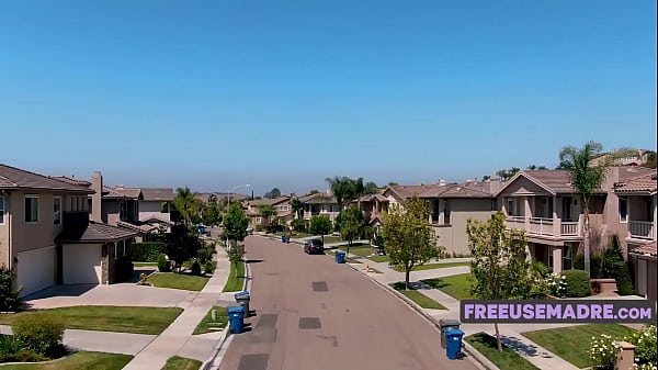 So Broke She’s Letting Neighbors Freeuse Her – Anna Kolba | FreeuseMadre