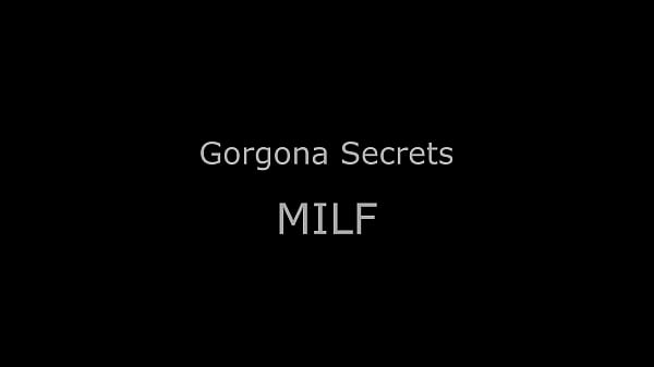 Yummy MILF sets her gorgeous arse up for hard anal sex