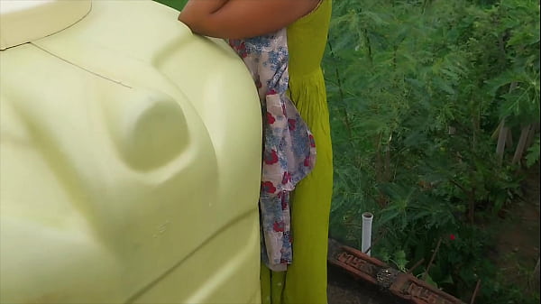 Chhat Pe Devar Bhabhi Ki Chhupi Mulaqat – Saans Ruki, Raat Chali!”