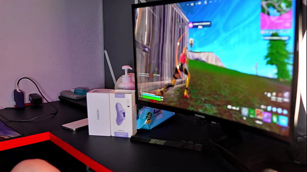 Horny Latina plays with her pussy with a new toy – SVAKOM ECHO 2 Review