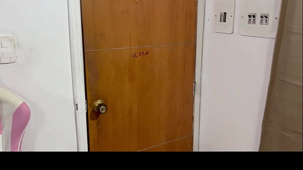 LLEGA MI DOMICILIO Y NO TENGO DINERO PARA PAGAR ENTREGO MI CUERPO QUEDO CONTENTA CON MI PRODUCTO Y EL DOMICILIARIO CON SU PAGA