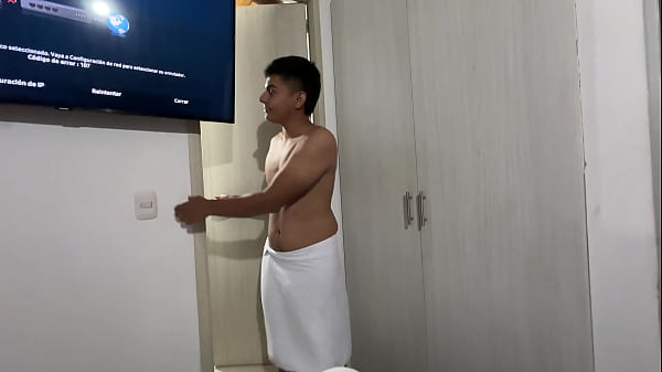 Mi latina culona hermanastra le gusta ver por el balcon de mi cuarto, entra sin permiso y termina follada duro por su apretado y rico culo.