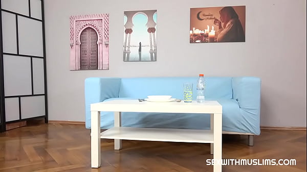 Sexy Muslim babe spreads her legs instead of cooking lunch