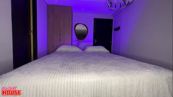 Essa morena novinha é um tesão e liberou todos os buracos na suruba