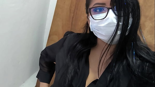 I’m the sexiest executive in the office!! I’m a sensual bitch eager to fuck. I love being watched while I show off my slutty side.