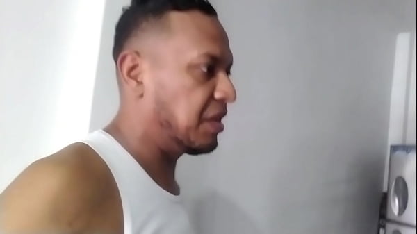 iniciamos una conversación con mi hermanastra de lo bueno que la pasamos en la fiesta y la terminamos con risas muy deliciosas no se imaginan como!…