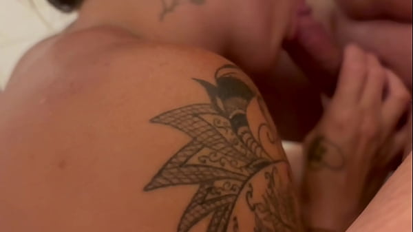 Je suce comme une salope dans mon bain  Line, amatrice française