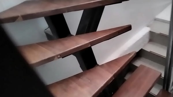 Mi Madrastra me da una mamada mientras estamos en el ático de la casa y se observa la naturaleza, que lindo se ve todo al final