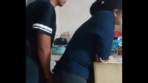 A solas con mi empleada domestica, casi nos descubre mi esposa