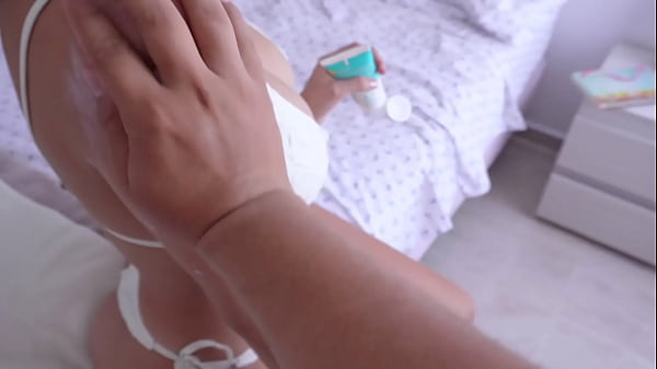 Hermanastra me da a probar sus RESULTADOS DEL GYM