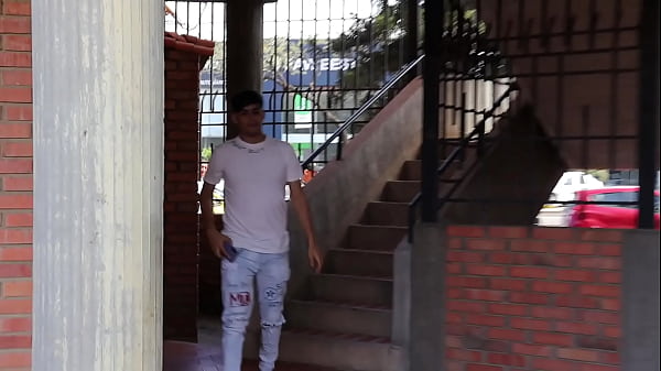 VECINA SE QUE ESTAS HACIENDO EJERCICIO AQUI EN EL PARQUE PERO PUEDO ENSEÑARTE EN MI HABITACION