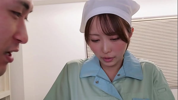 パート1 地味だけど妙にソソるオフィス清掃のパート妻。 しばらく放置してみたら自分から体を寄せてチ●ポをねだってきた！