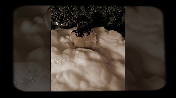 POV na Banheira: Bati o Pau na Cara da Safada e Meti Até as Bolas!